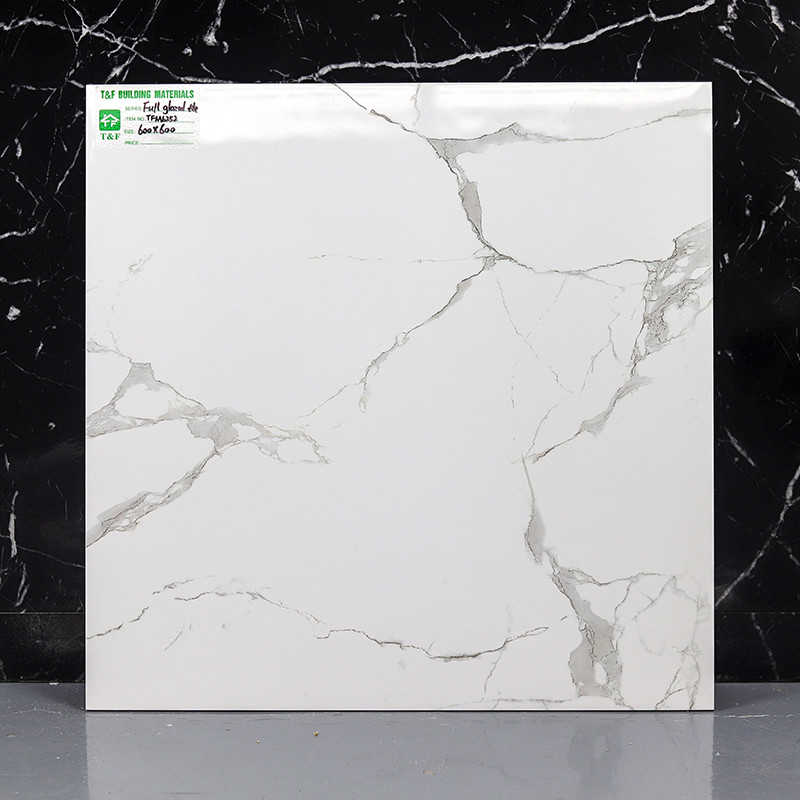 La baldosa 600x600 de la porcelana pulió diseño de mármol blanco superficial esmaltado de la mirada de Carrara
