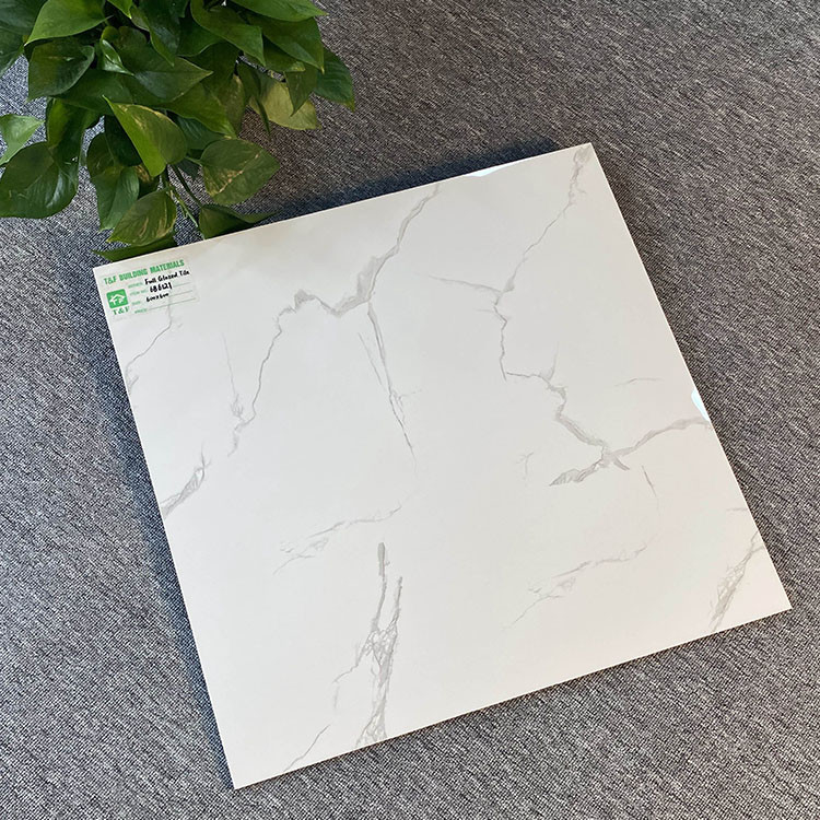 De mármol blanco esmaltada teja la porcelana que suela de cerámica teja 600X600 para el piso y la pared