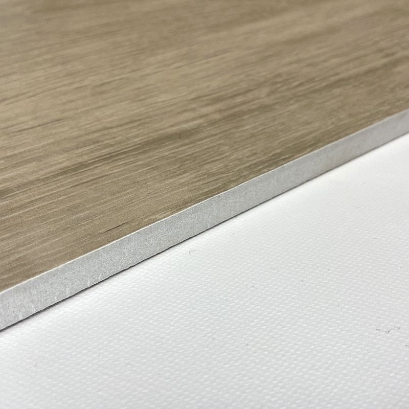 moda de madera de Brown del cuarto de baño de la decoración de las baldosas de la porcelana del efecto de 200*1000m m