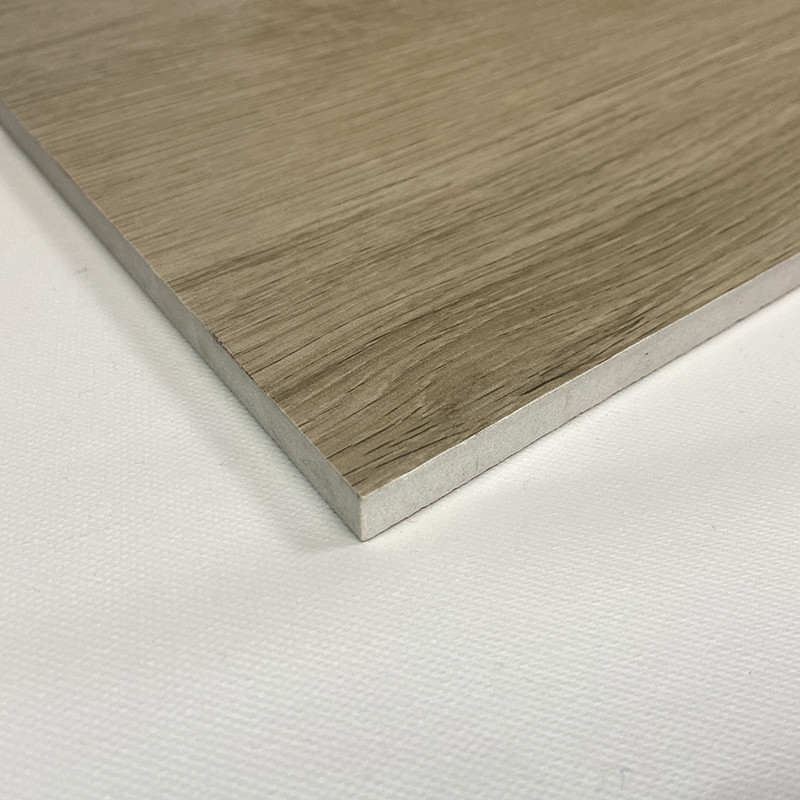 moda de madera de Brown del cuarto de baño de la decoración de las baldosas de la porcelana del efecto de 200*1000m m