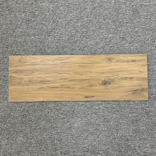 Las baldosas de madera modernas de madera sólidas de imitación del grano del cuerpo completo de la textura no se deslizan