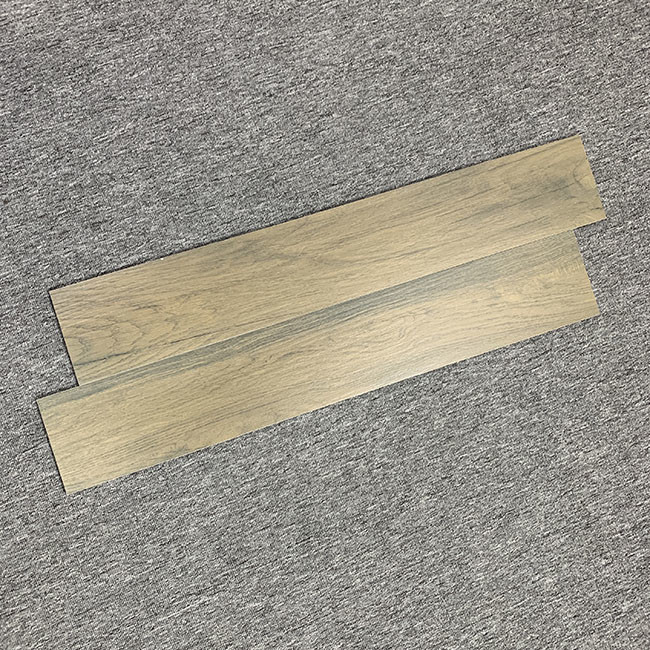 Desgaste anti del resbalón del cuerpo de la superficie áspera de la porcelana de madera de las baldosas llenas del efecto - resistente