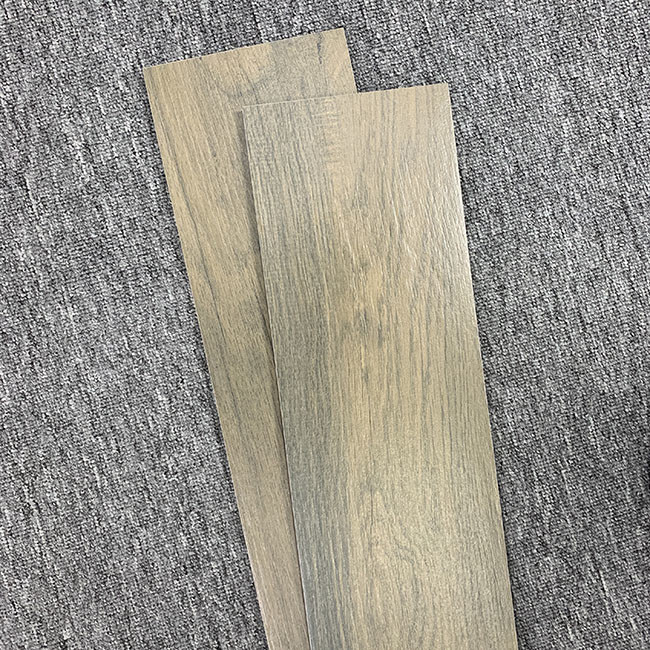 Desgaste anti del resbalón del cuerpo de la superficie áspera de la porcelana de madera de las baldosas llenas del efecto - resistente