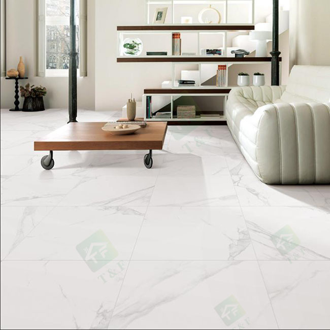 El mármol esmaltado brillante del resbalón anti del hotel teja el desgaste blanco del color del cuerpo completo - resistente