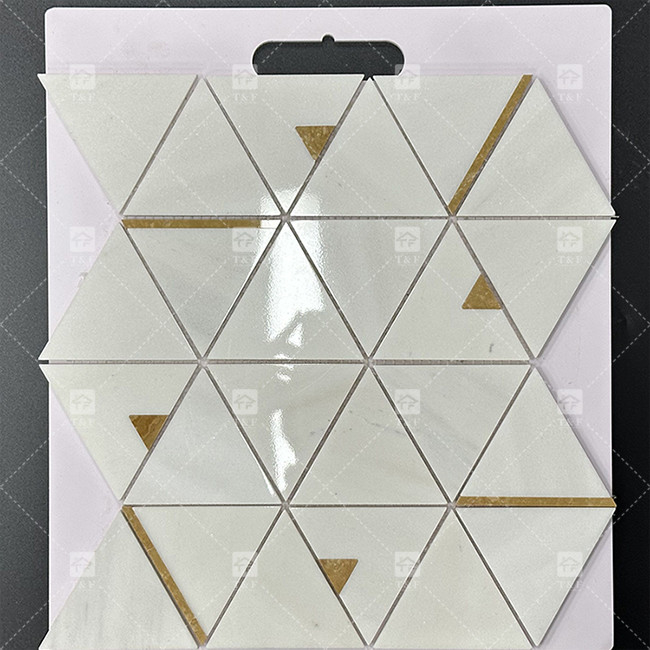 Triángulo de piedra de mármol azulejos de mosaico de lujo con azulejos de mosaico de acero inoxidable metal baño backsplash