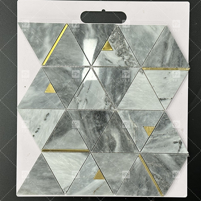 Triángulo de piedra de mármol azulejos de mosaico de lujo con azulejos de mosaico de acero inoxidable metal baño backsplash