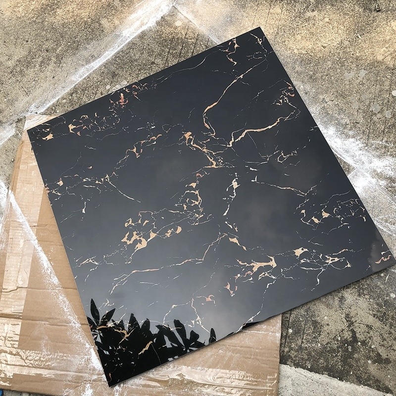 Negro de las baldosas 600x600 de la porcelana y color pulidos esmaltados de la flor del oro